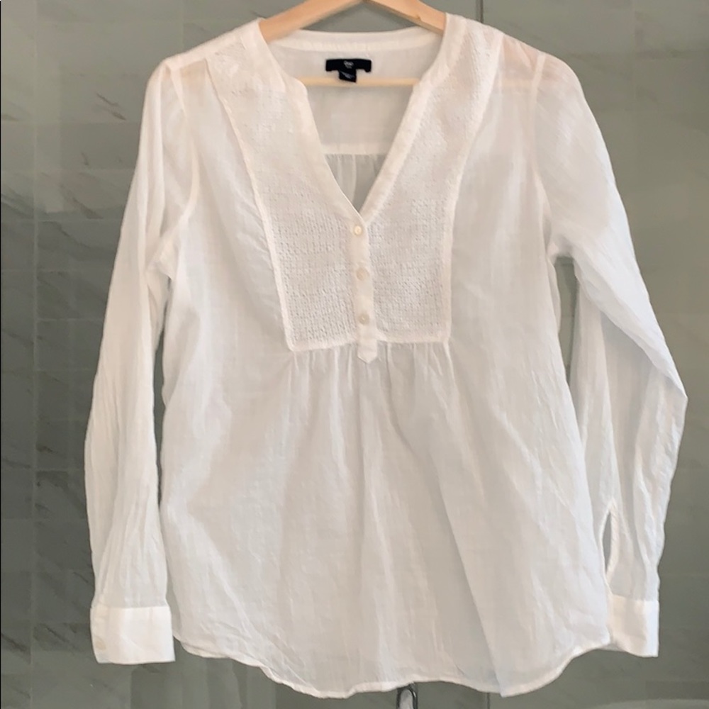 Gap pretty white top